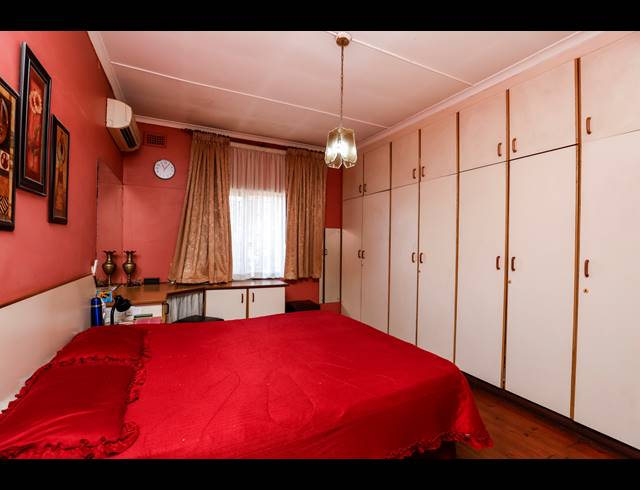 13 BEDROOM HOUSE FOR SALE IN CLARE ESTATE